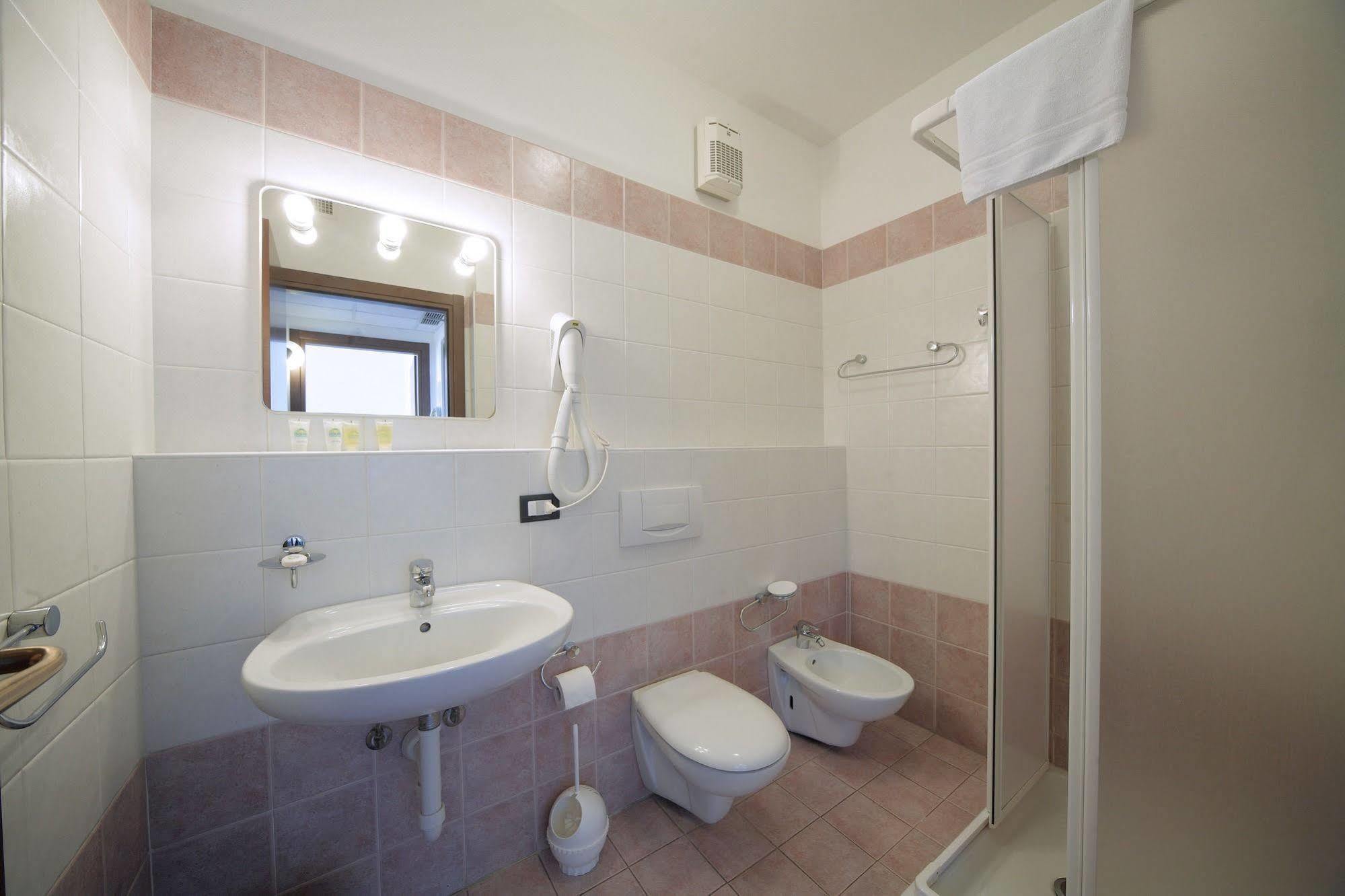 Residence Isolino Verbania Kültér fotó